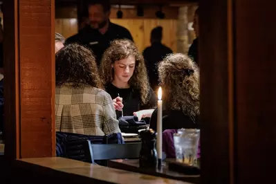 guest eating dinner at peddler