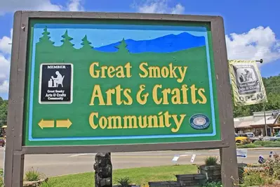 Arts & Crafts Community in Gatlinburg sign