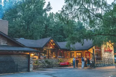 people arriving at The Peddler